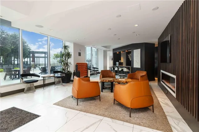 $365,000 | 400 West Peachtree Street Northwest, Unit 806, Atlanta, GA 30308