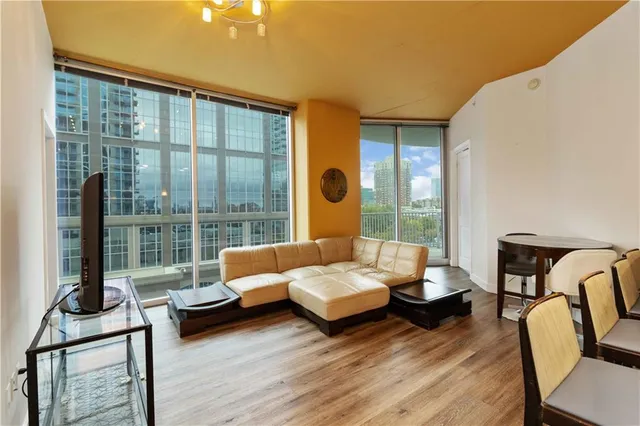 $365,000 | 400 West Peachtree Street Northwest, Unit 806, Atlanta, GA 30308