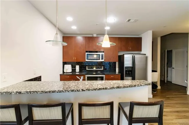 $365,000 | 400 West Peachtree Street Northwest, Unit 806, Atlanta, GA 30308