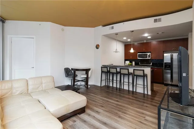 $365,000 | 400 West Peachtree Street Northwest, Unit 806, Atlanta, GA 30308