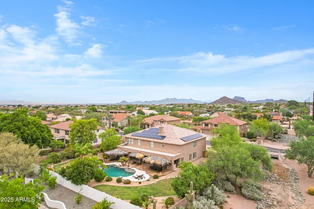 $899,900 | 7555 East Laurel Street, Mesa, AZ 85207