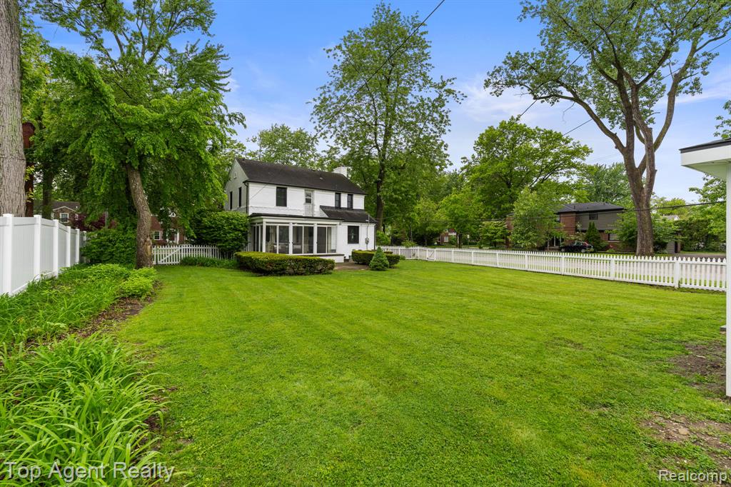 1894 Broadstone Road Grosse Pointe, MI 48236 - Photo 41 of 60