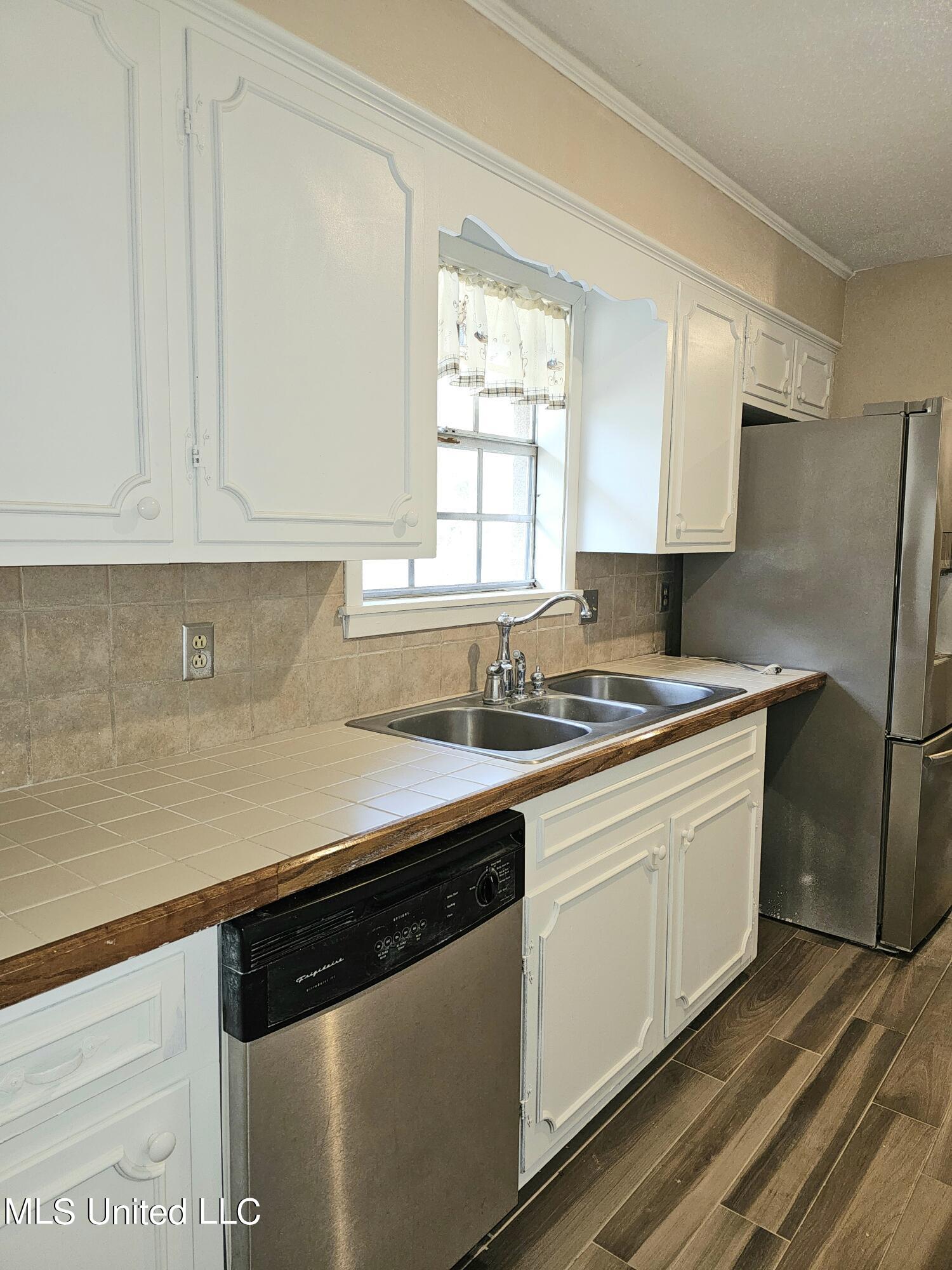 55 Fern Valley Road Brandon, MS 39042 - Photo 15 of 19 kitchen left