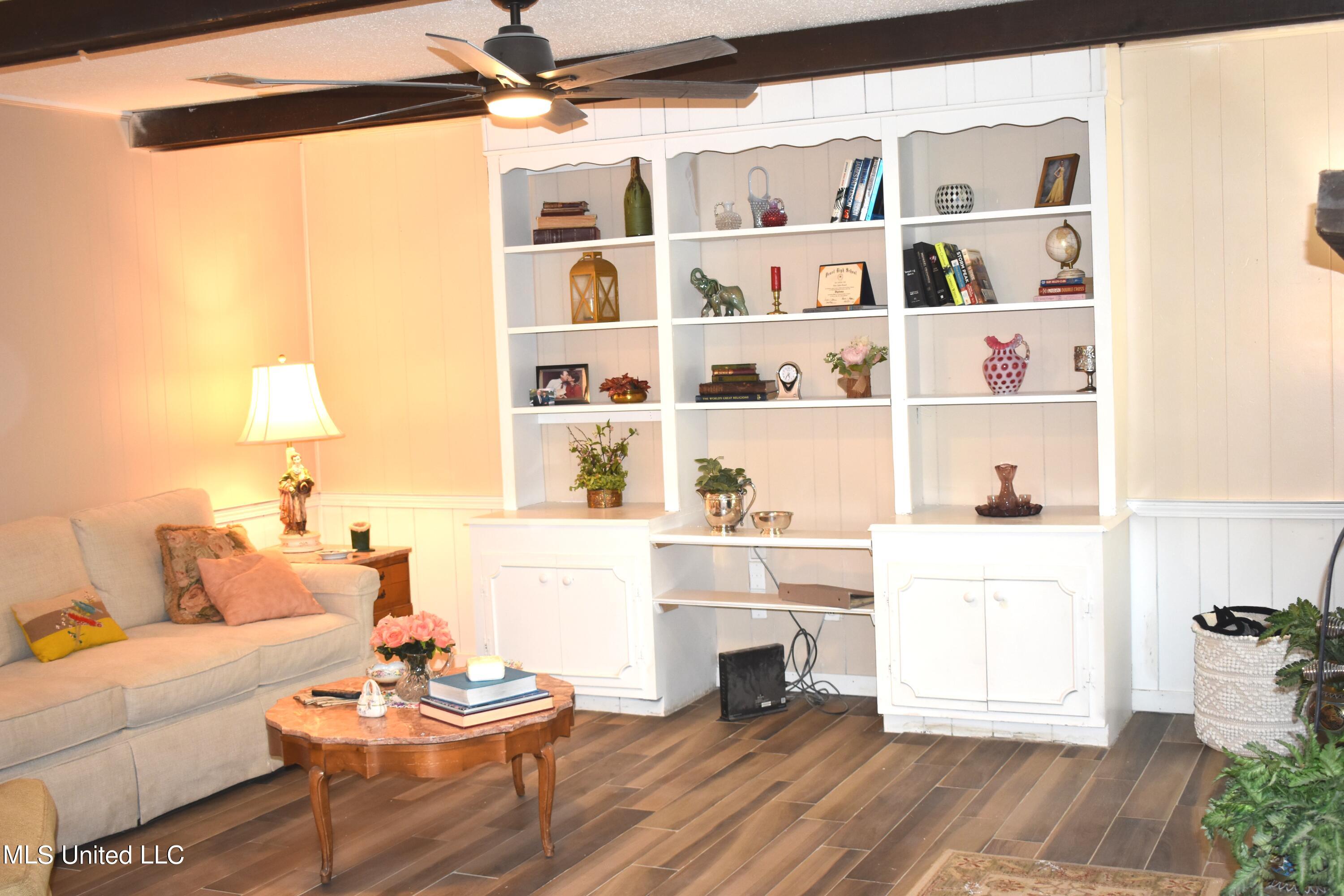 55 Fern Valley Road Brandon, MS 39042 - Photo 2 of 19 Living Room
