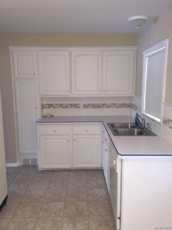 6029 Inkster Road Garden City, MI 48135 - Photo 4 of 23