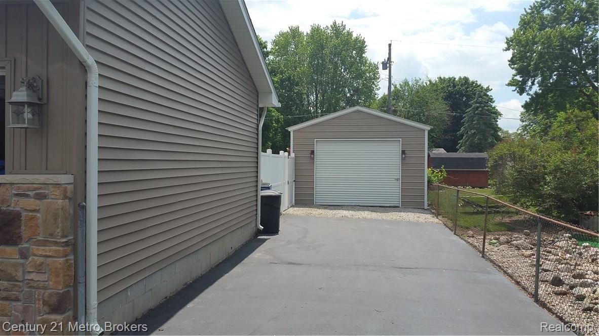 5242 East Carpenter Road Flint, MI 48506 - Photo 42 of 44 20180601_132957.jpg