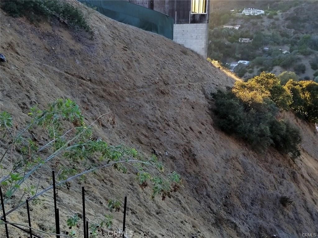 2537 Woodstock Road Los Angeles, CA 90046 - Photo 11 of 13