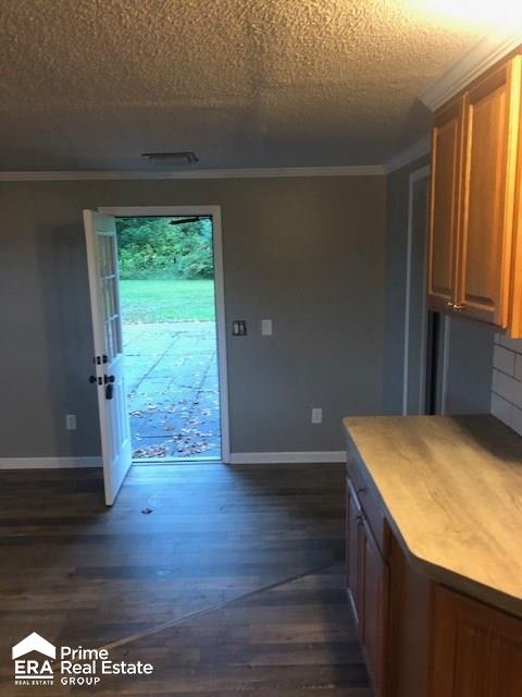 1333 North Linden Road Flint, MI 48532 - Photo 5 of 17 31396242-4.JPG