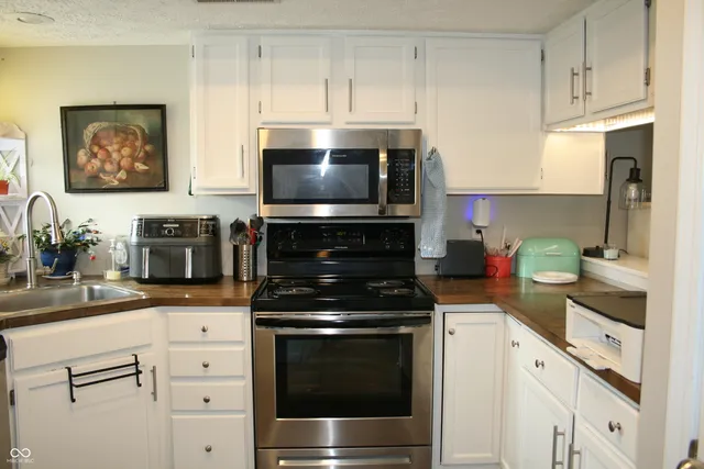 $166,900 | 83 Lookout Ridge Drive, Columbus, IN 47201