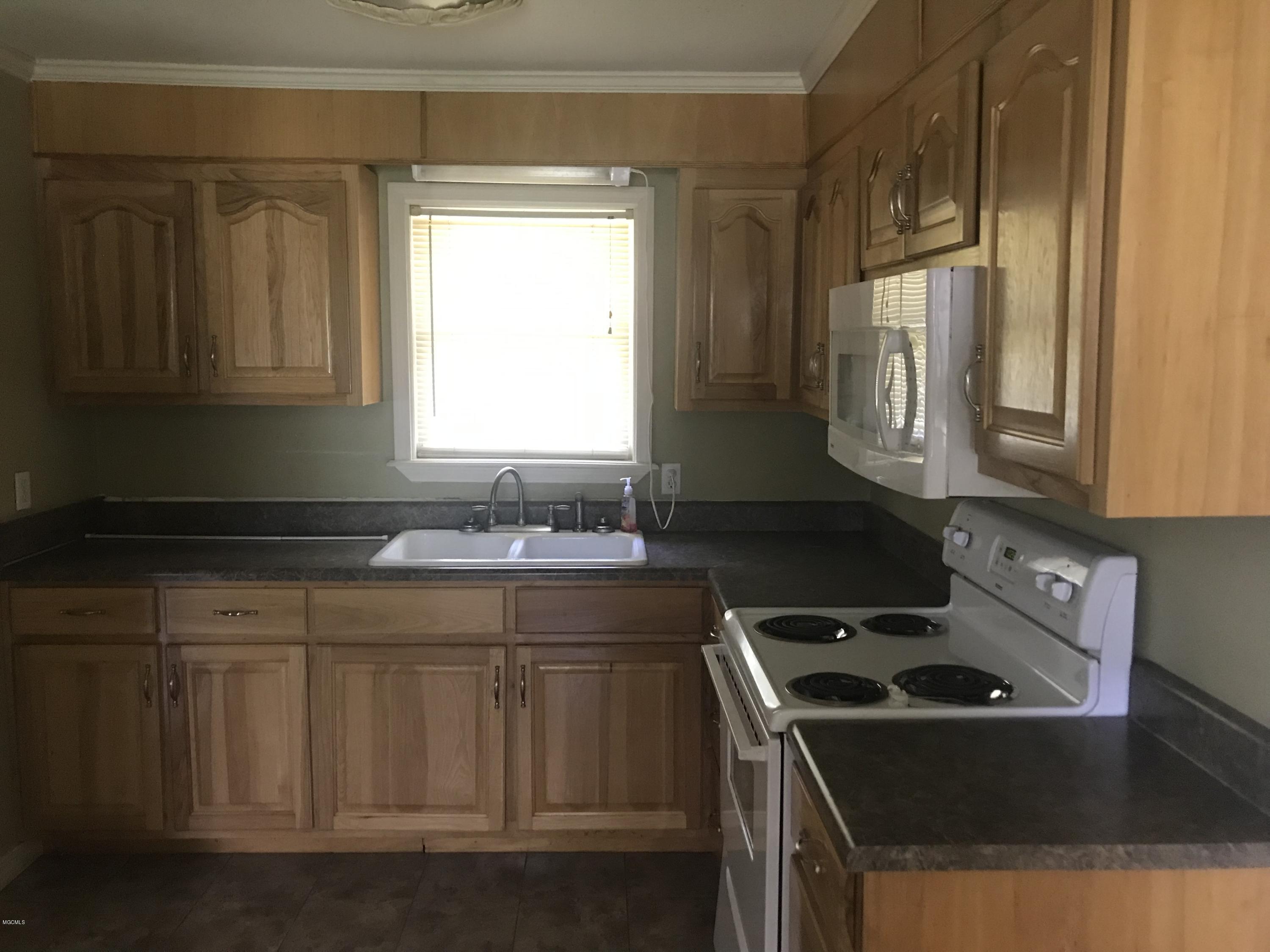 3704 Roberts Road Moss Point, MS 39562 - Photo 4 of 15 C33FB2A7-8795-4518-B914-69A1EAE8AABC