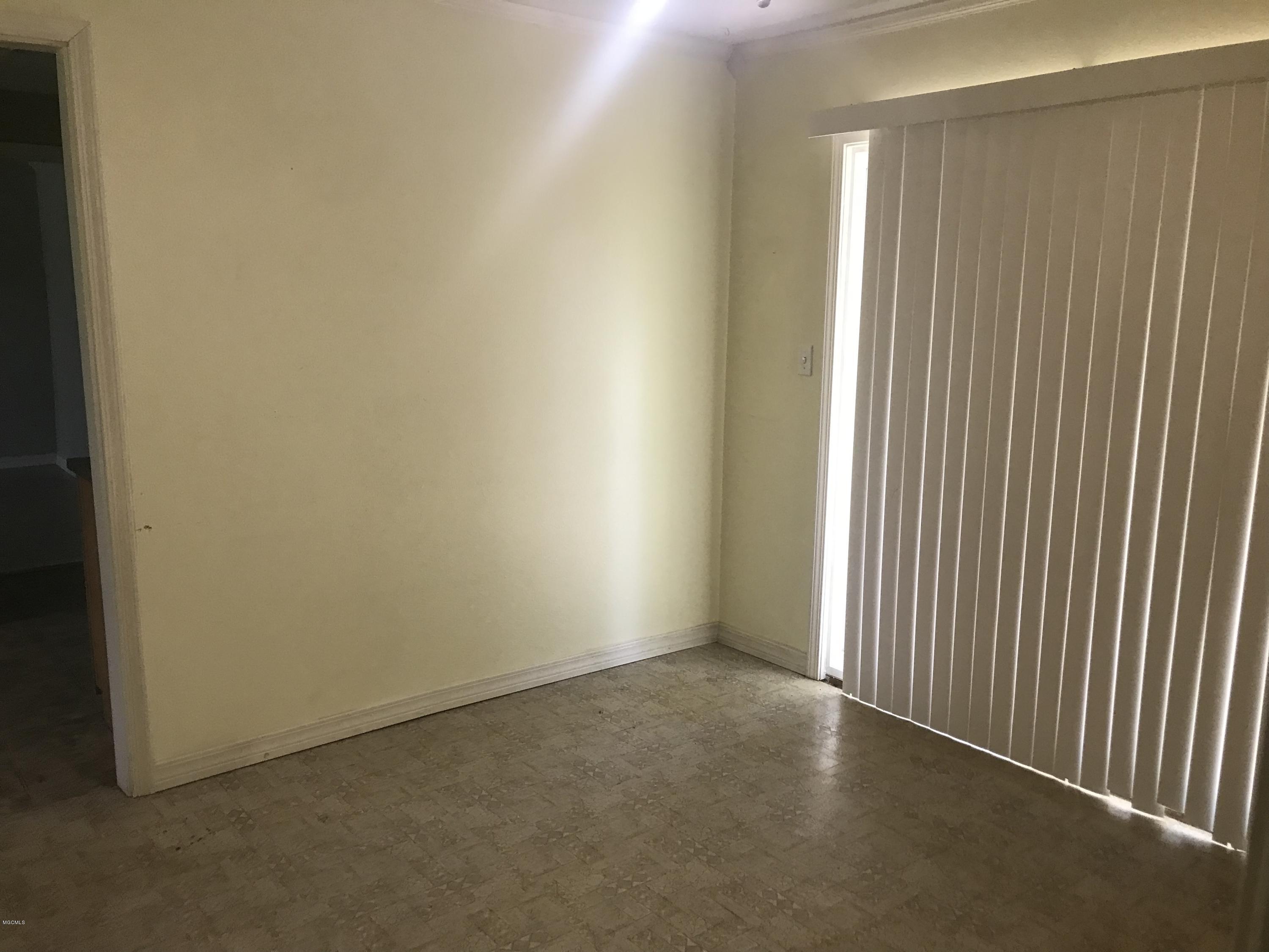 3704 Roberts Road Moss Point, MS 39562 - Photo 6 of 15 AB91FAB1-87EB-4849-81D9-829F52952972