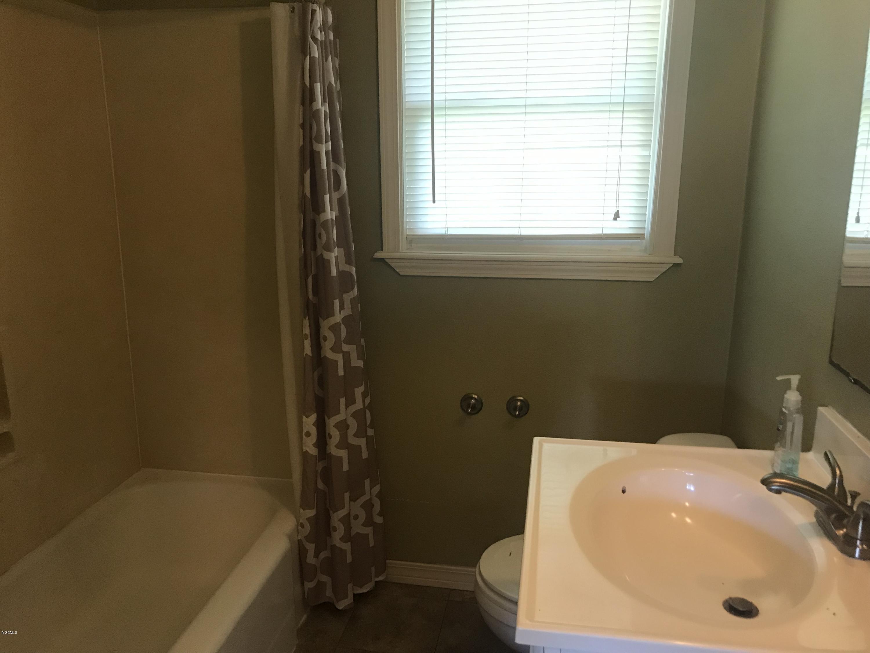 3704 Roberts Road Moss Point, MS 39562 - Photo 9 of 15 9BC1E85B-0EE3-4169-AA5C-F21B1B647C4F