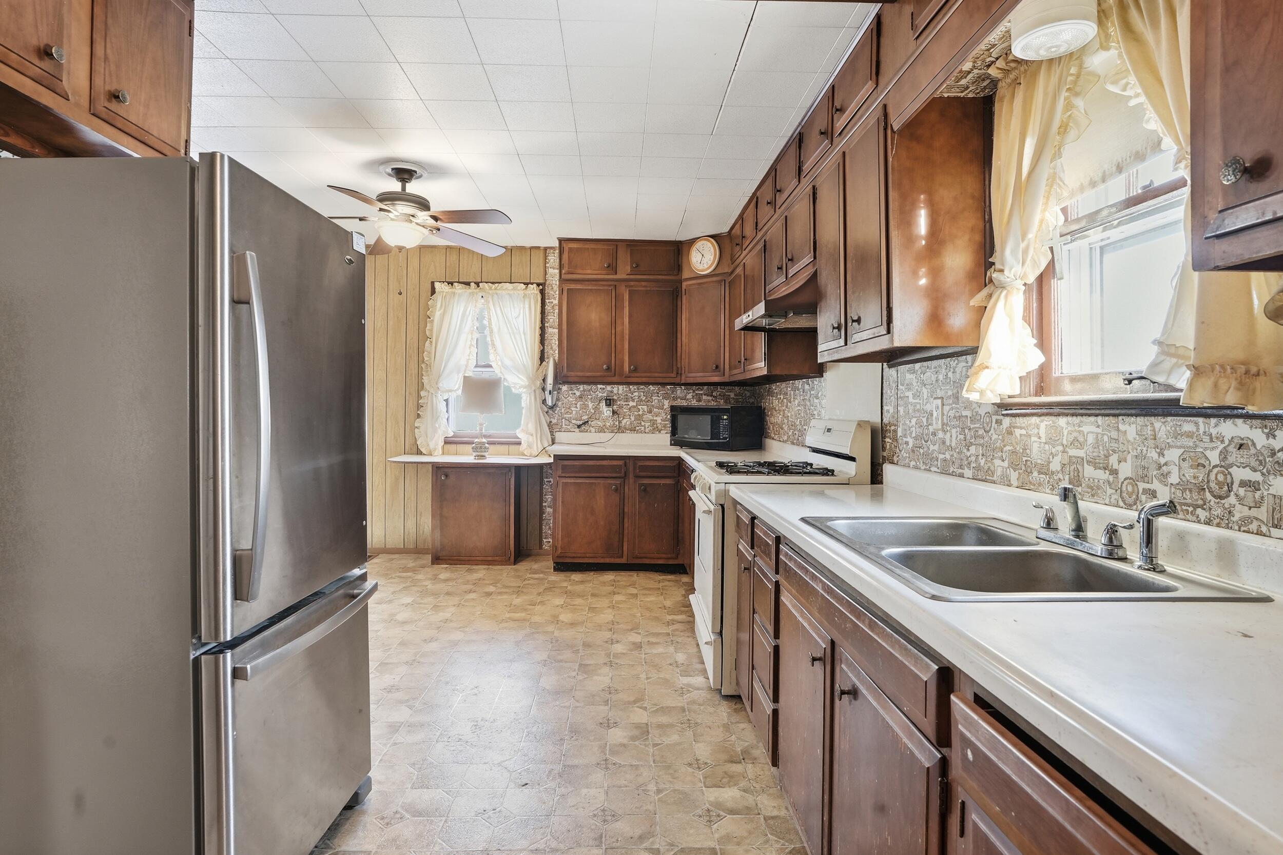 624 North West Street Crown Point, IN 46307 - Photo 4 of 32 2500x1667