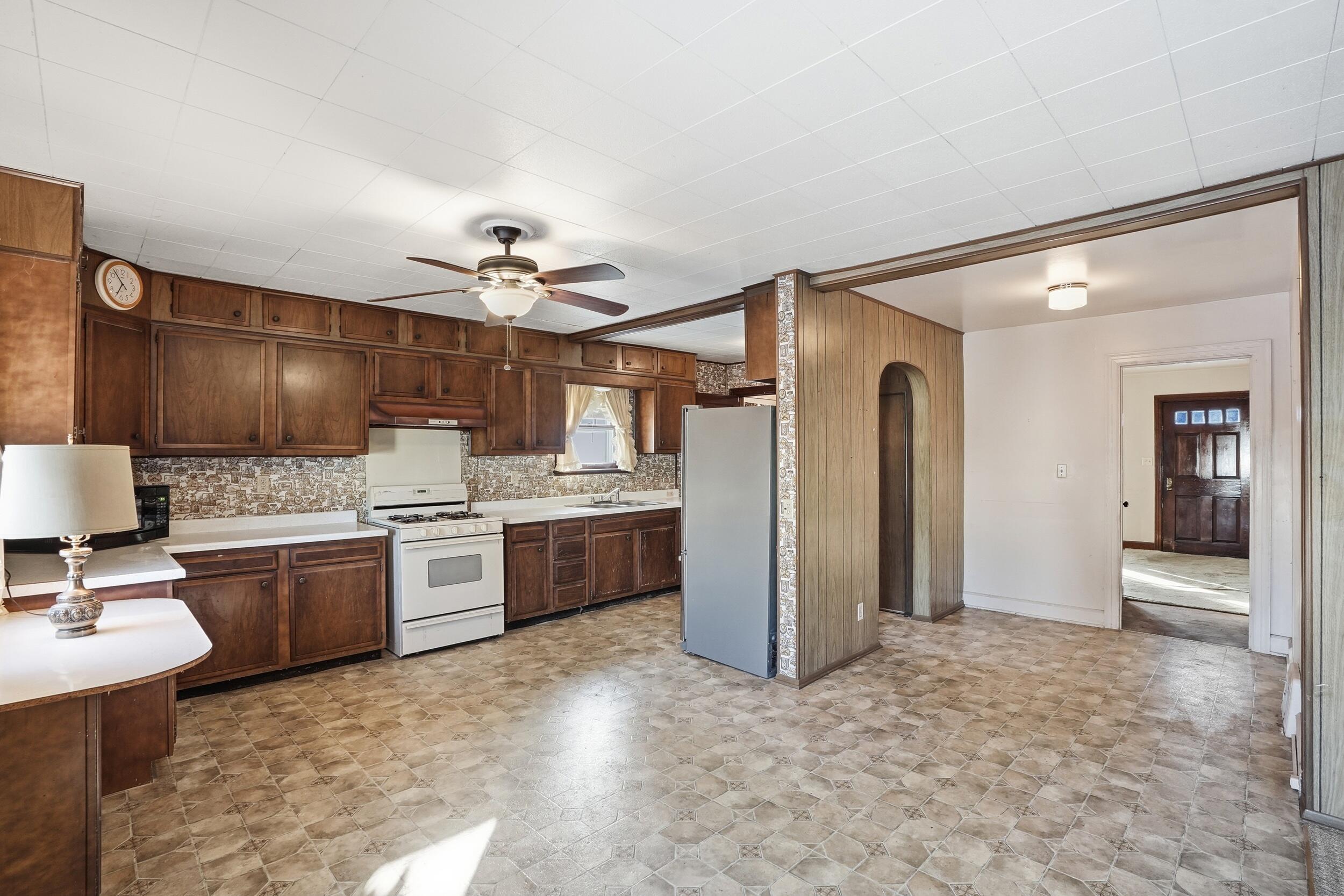 624 North West Street Crown Point, IN 46307 - Photo 6 of 32 2500x1667