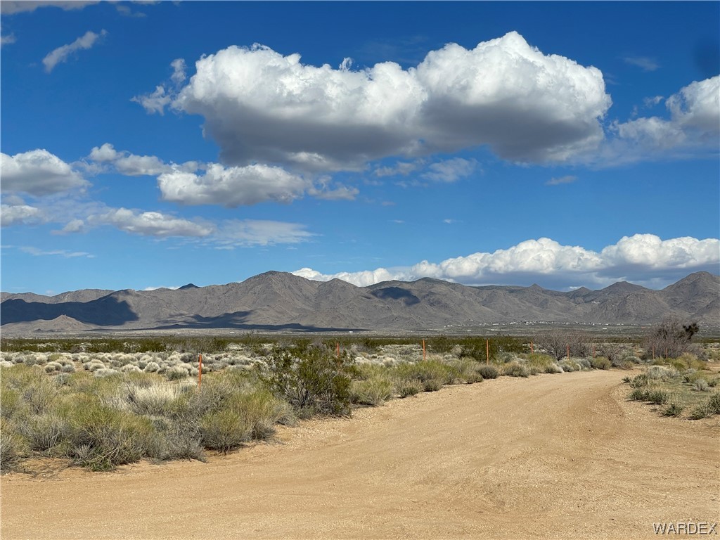 3999 Verde Road Golden Valley, AZ 86413 - Photo 11 of 18 a view of a lake and mountains