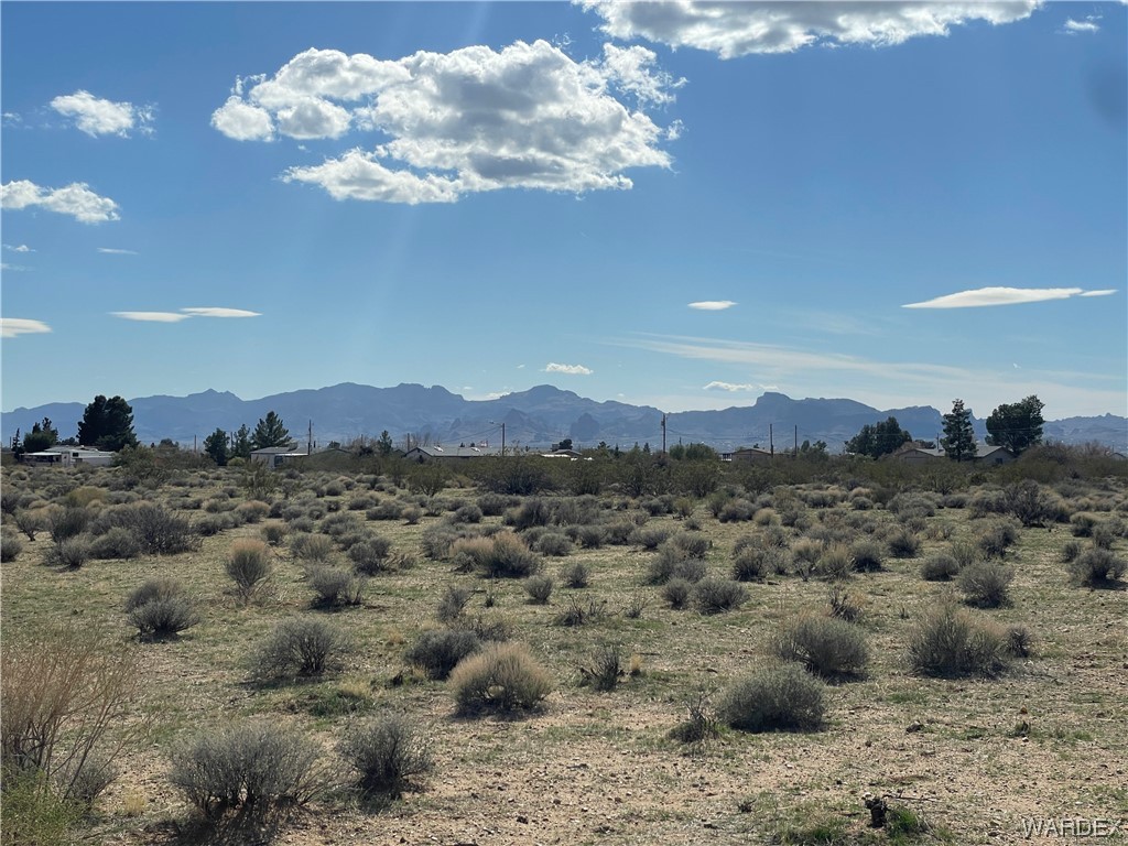 3999 Verde Road Golden Valley, AZ 86413 - Photo 14 of 18 a view of a sky in the distance