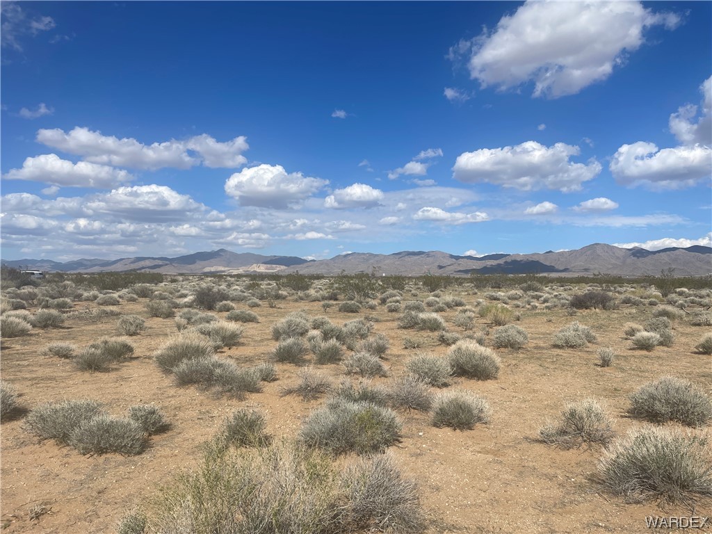3999 Verde Road Golden Valley, AZ 86413 - Photo 5 of 18 a view of a sky
