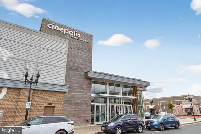 a view of a tennis court