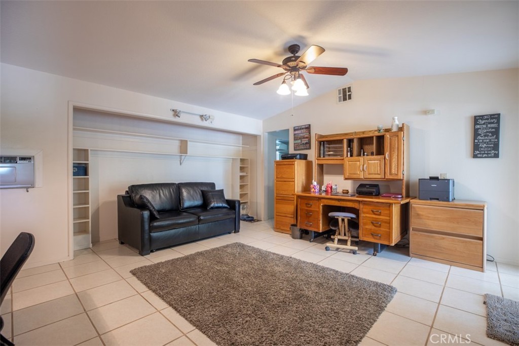 1566 Heather Lane Riverside, CA 92504 - Photo 19 of 61 Huge bedroom