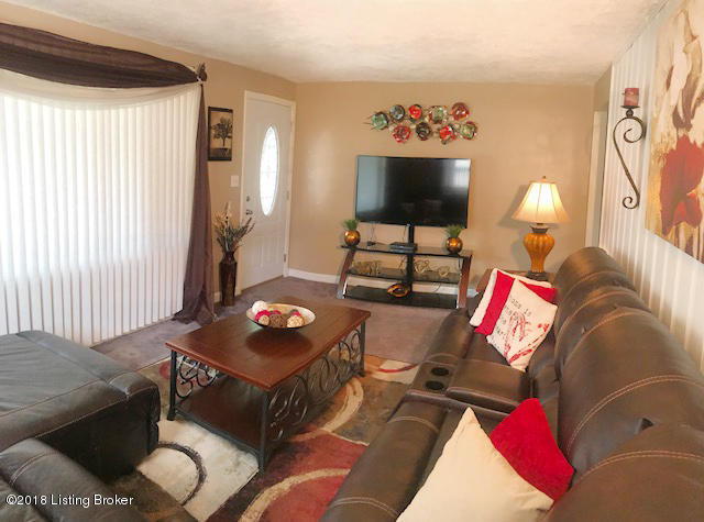 4406 Leeds Road Louisville, KY 40216 - Photo 4 of 25 Livingroom