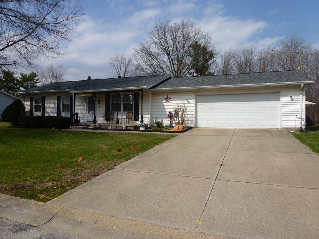 3 Deerefield Court Clinton, IL 61727 - Photo 1 of 29 a front view of house with yard and green space