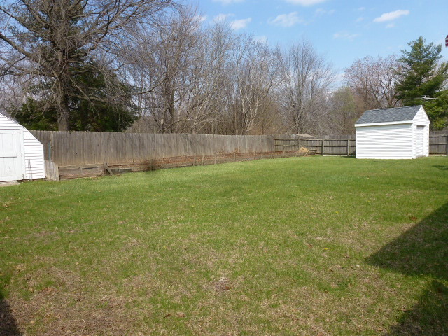3 Deerefield Court Clinton, IL 61727 - Photo 26 of 29 a backyard of a house with lots of green space