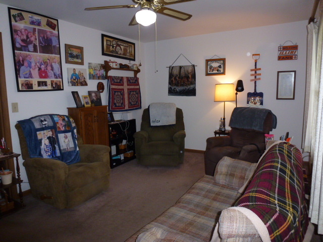 3 Deerefield Court Clinton, IL 61727 - Photo 3 of 29 a living room with furniture and painting on the wall