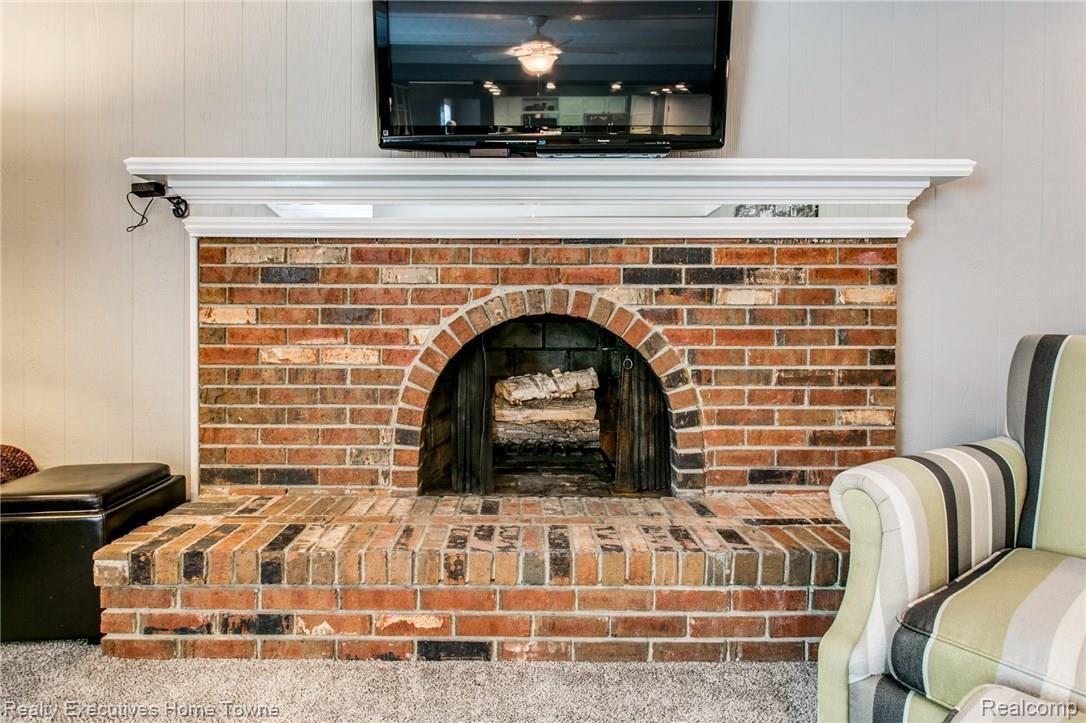 3348 Innsbrook Drive Rochester, MI 48309 - Photo 19 of 41 Natural Fireplace