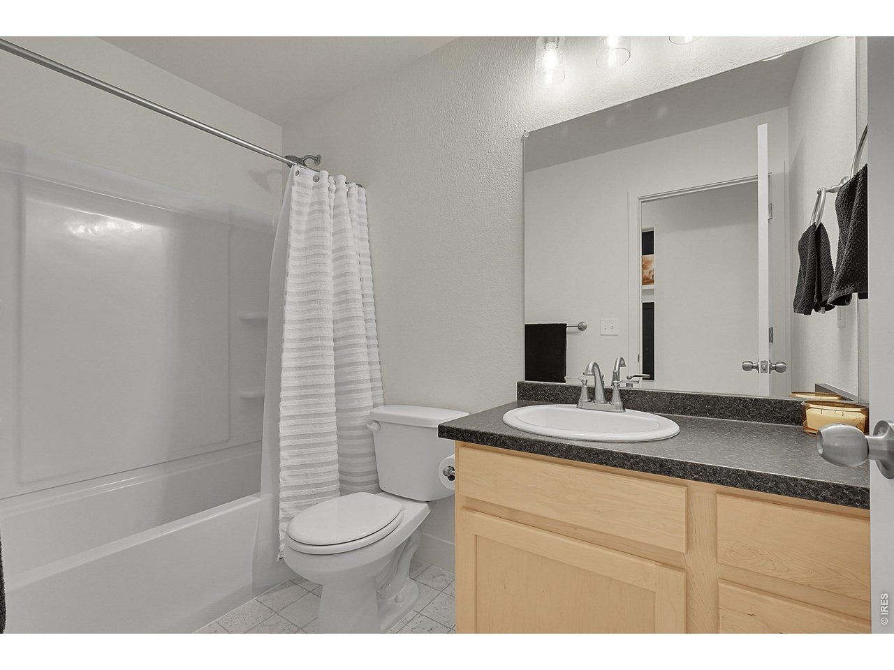 432 Halcyon Way Windsor, CO 80550 - Photo 24 of 40 Main Floor Full Bathroom