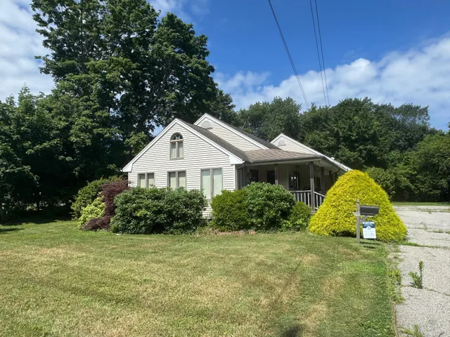 a view of a house with a yard