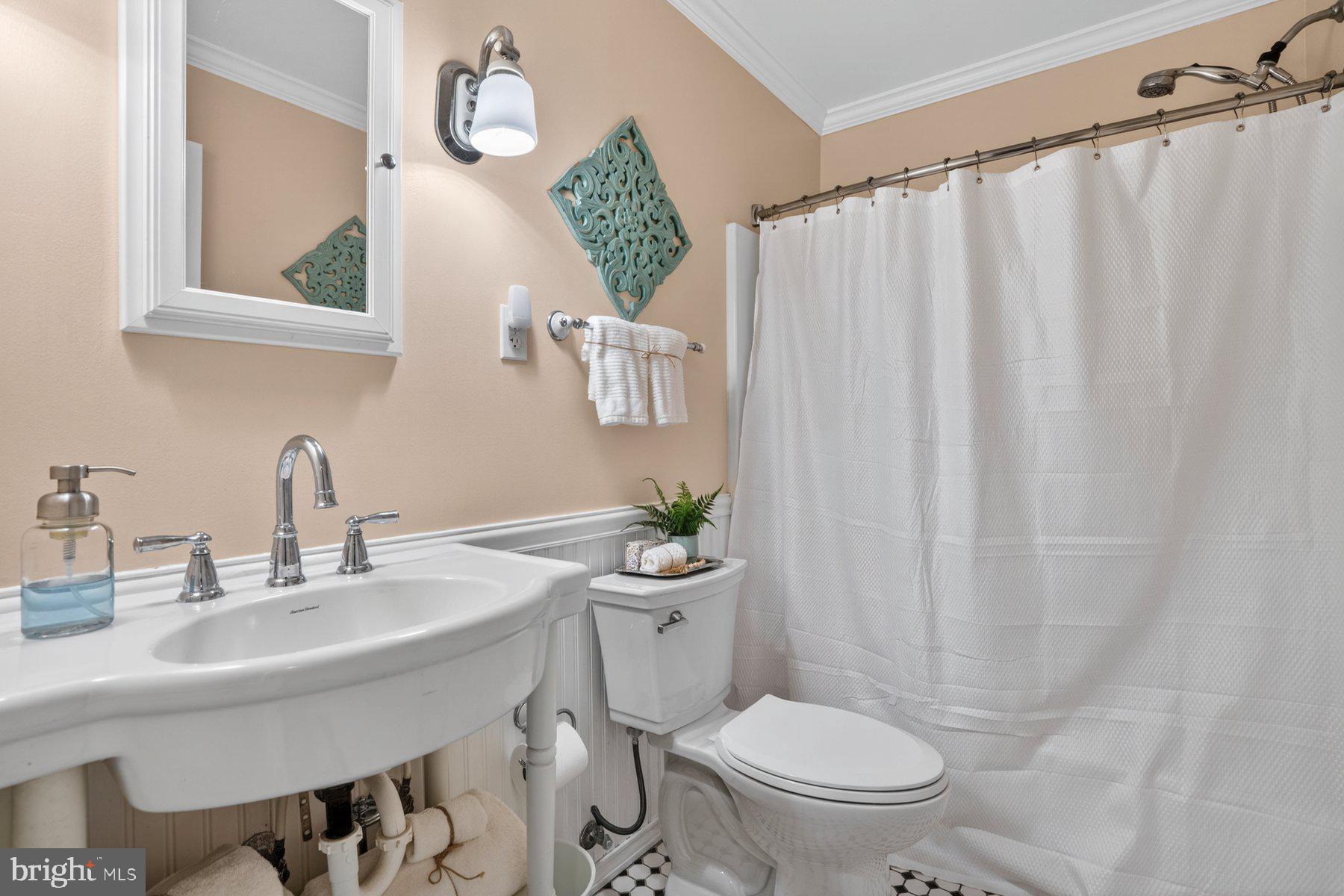 1518 Ridgely Drive Edgewater, MD 21037 - Photo 35 of 56 2nd Bathroom