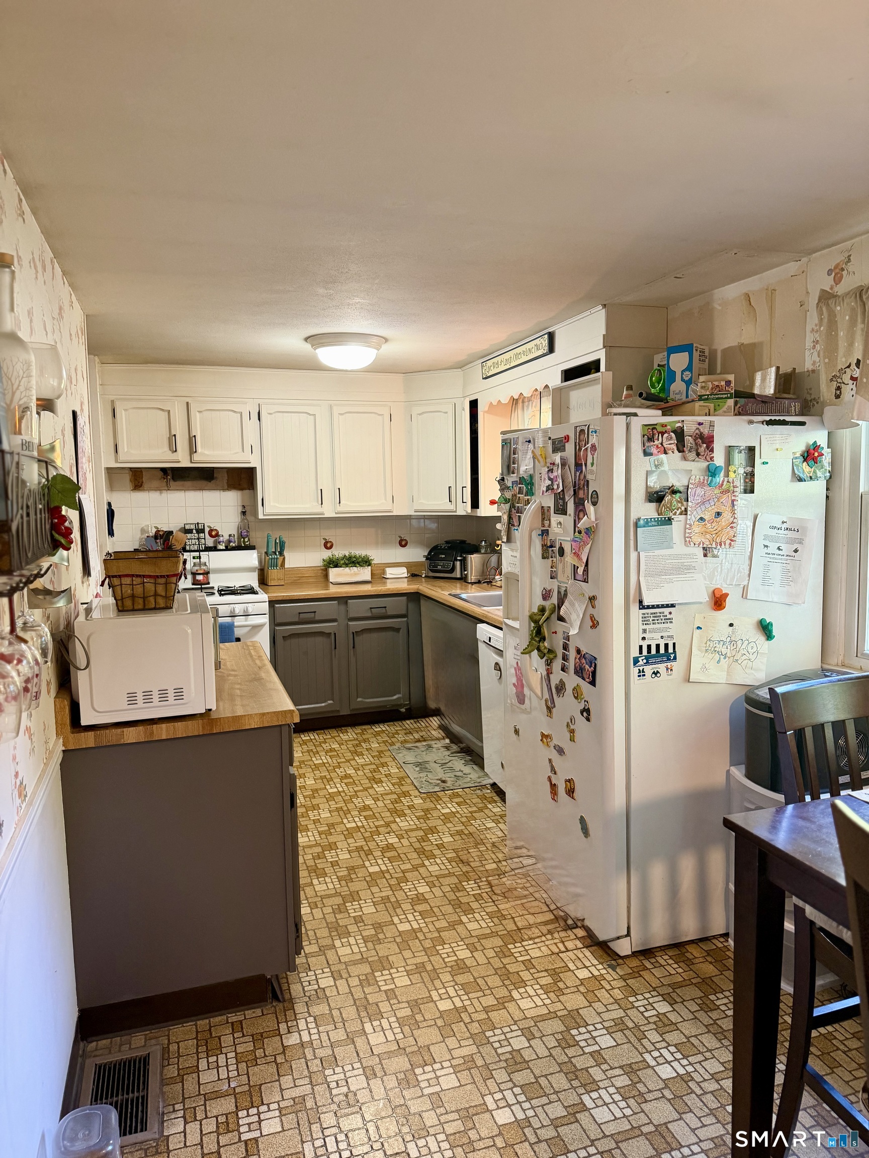 314 South Elm Street Windsor Locks, CT 06096 - Photo 4 of 15