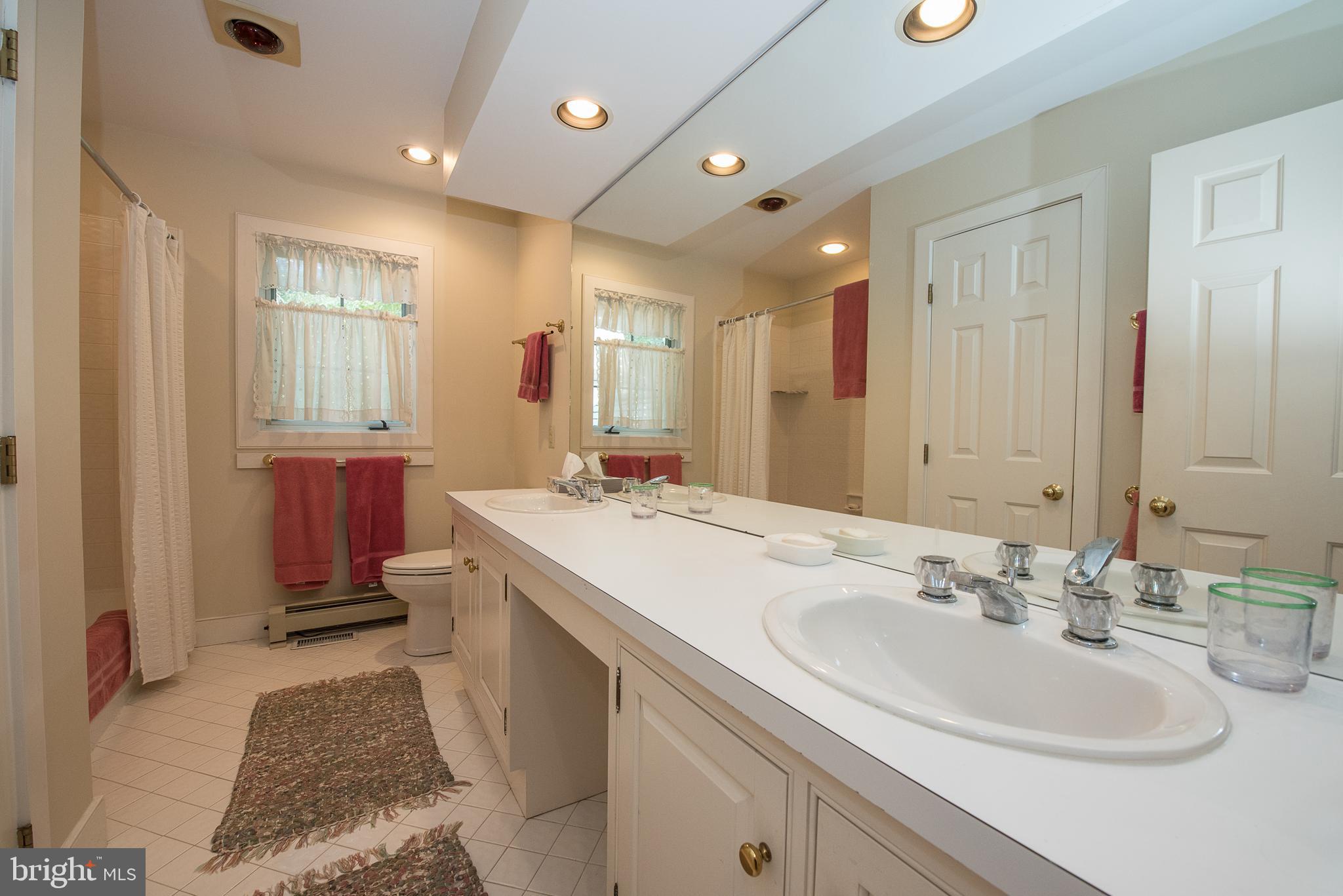 1229 Denbigh Lane Wayne, PA 19087 - Photo 44 of 64 Full hall bathroom