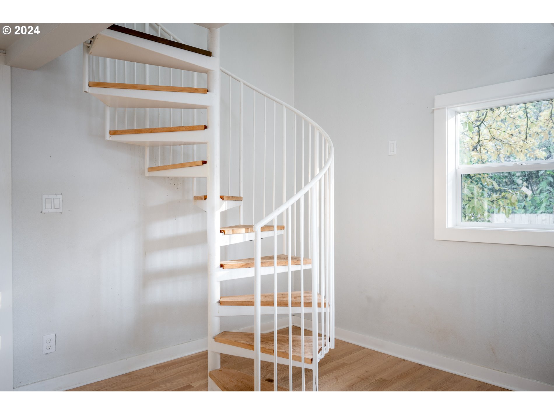 3121 Southwest Spring Garden Street Portland, OR 97219 - Photo 18 of 31 Gallery Image 18