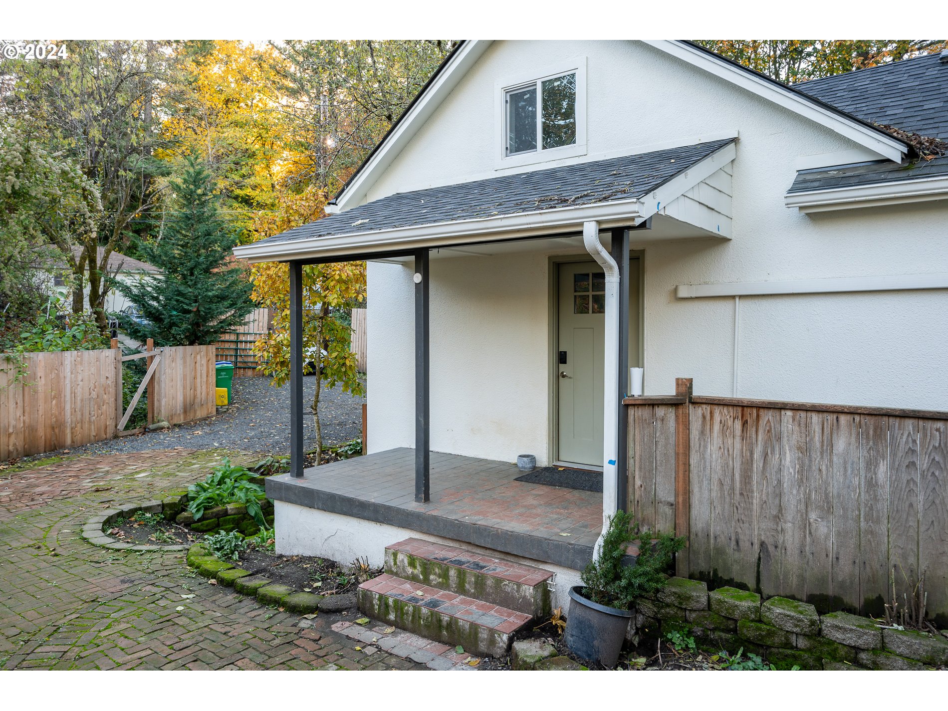 3121 Southwest Spring Garden Street Portland, OR 97219 - Photo 2 of 31 Gallery Image 2