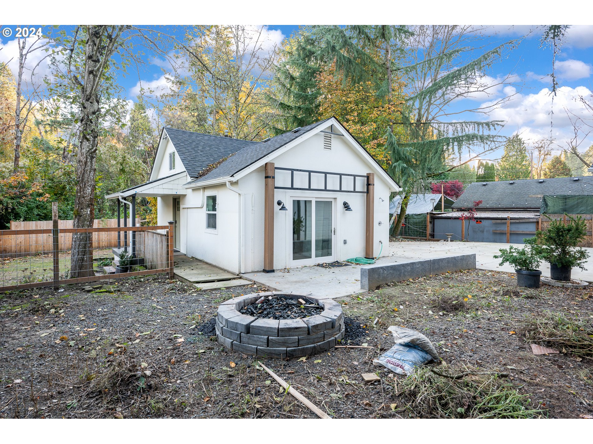 3121 Southwest Spring Garden Street Portland, OR 97219 - Photo 4 of 31 Gallery Image 4