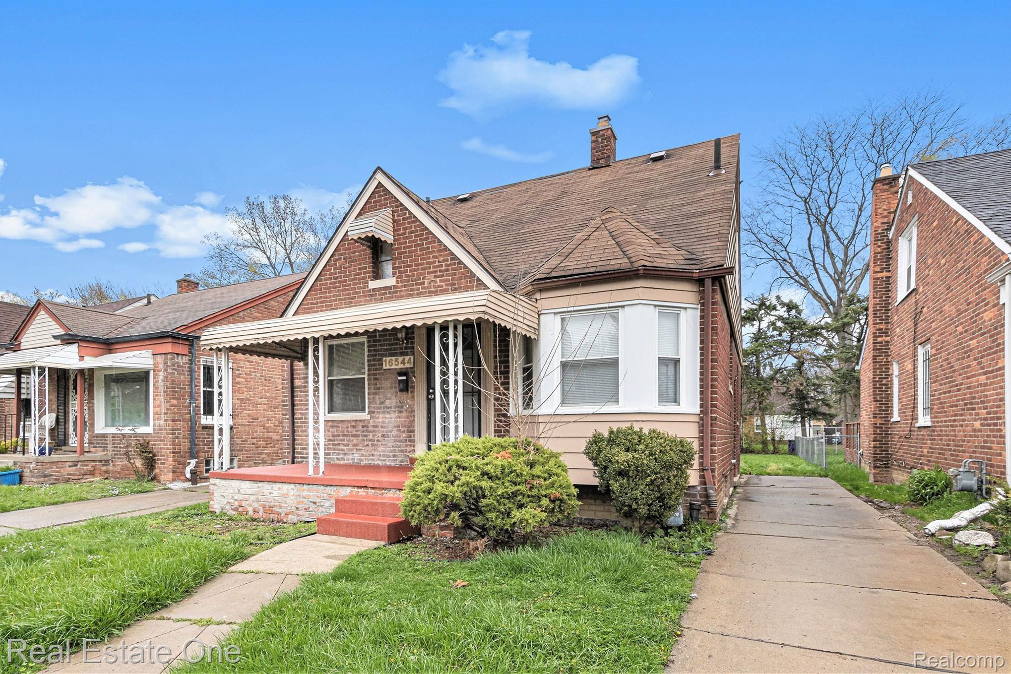 16544 Rutherford Street Detroit, MI 48235 - Photo 3 of 22 IMG_5812.jpg