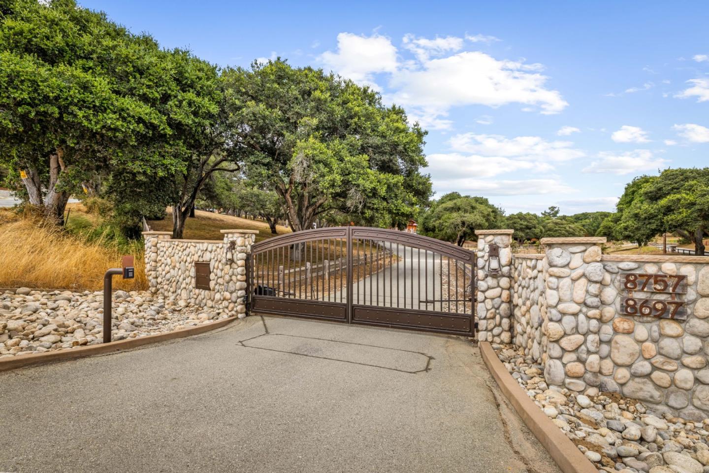 8697 Dyer Road Salinas, CA 93907 - Photo 2 of 94