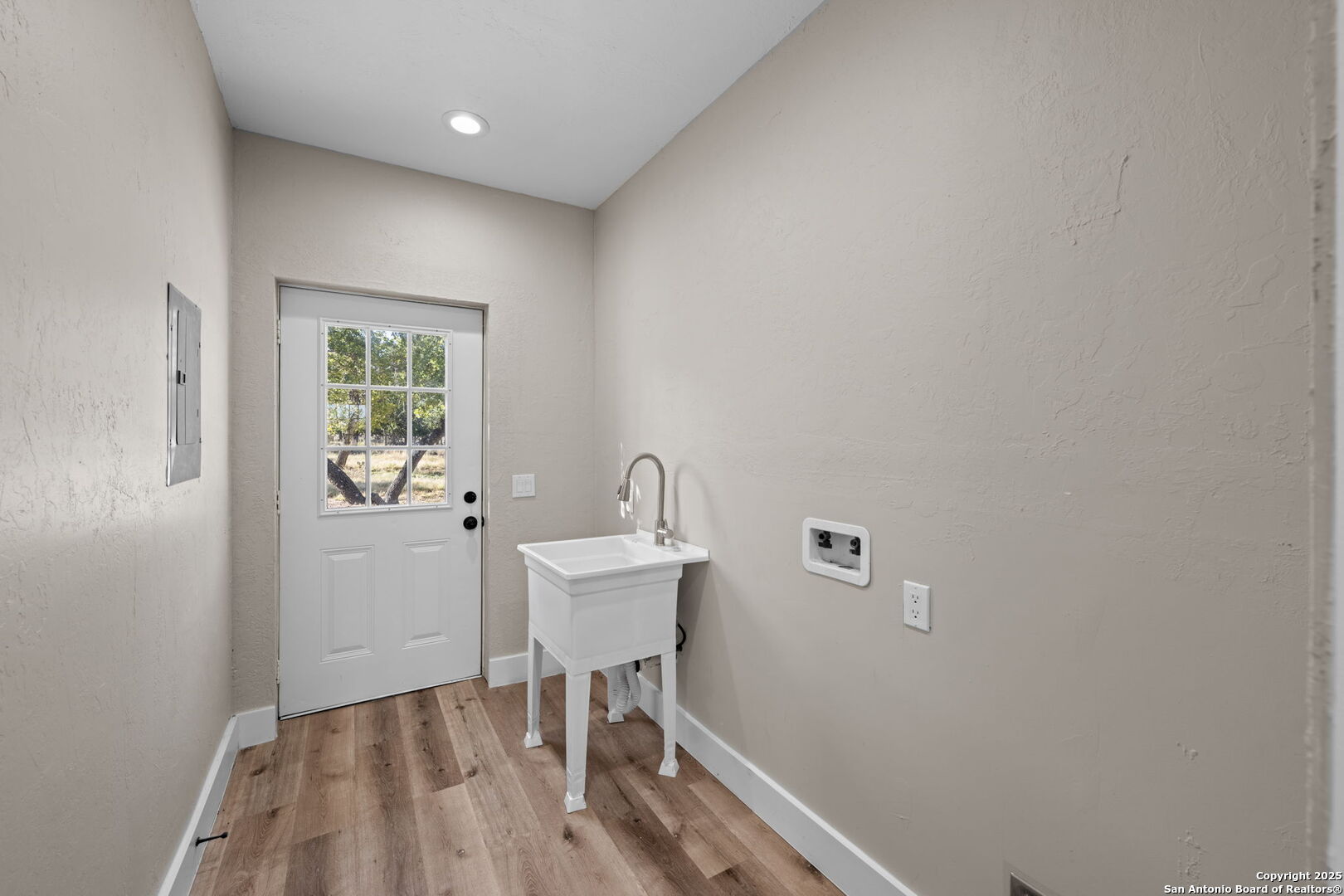 28 Ruger Road Fredericksburg, TX 78624 - Photo 29 of 46 a workspace room with a window