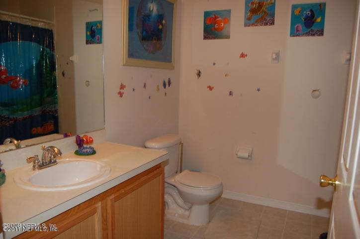 660 Spanish Wells Road Jacksonville, FL 32218 - Photo 8 of 16 Bathroom 2