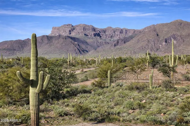 $950,000 | 10558 East Cloudview Avenue, Gold Canyon, AZ 85118