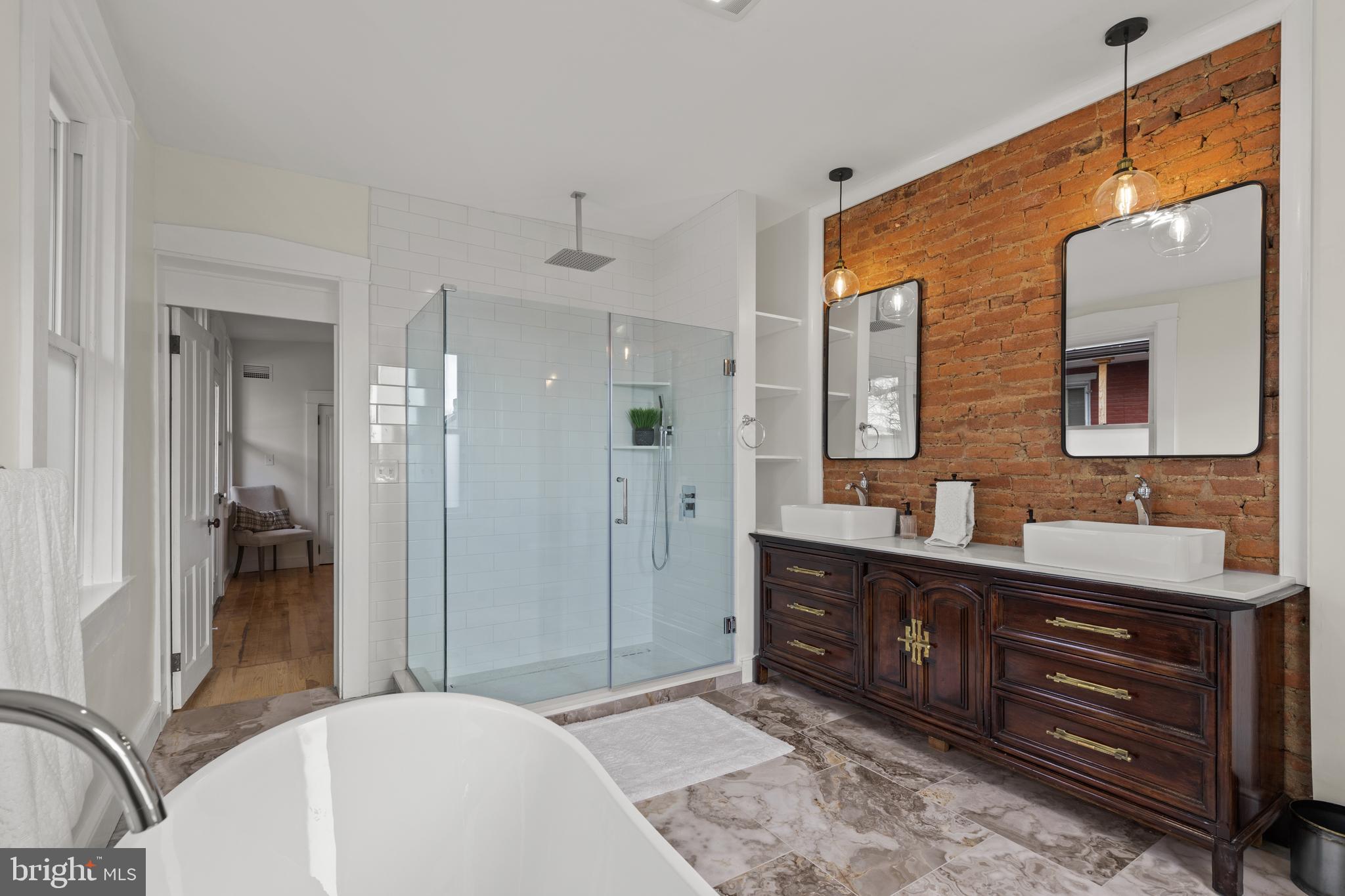 460 South Queen Street Lancaster, PA 17603 - Photo 5 of 20 Primary Bathroom