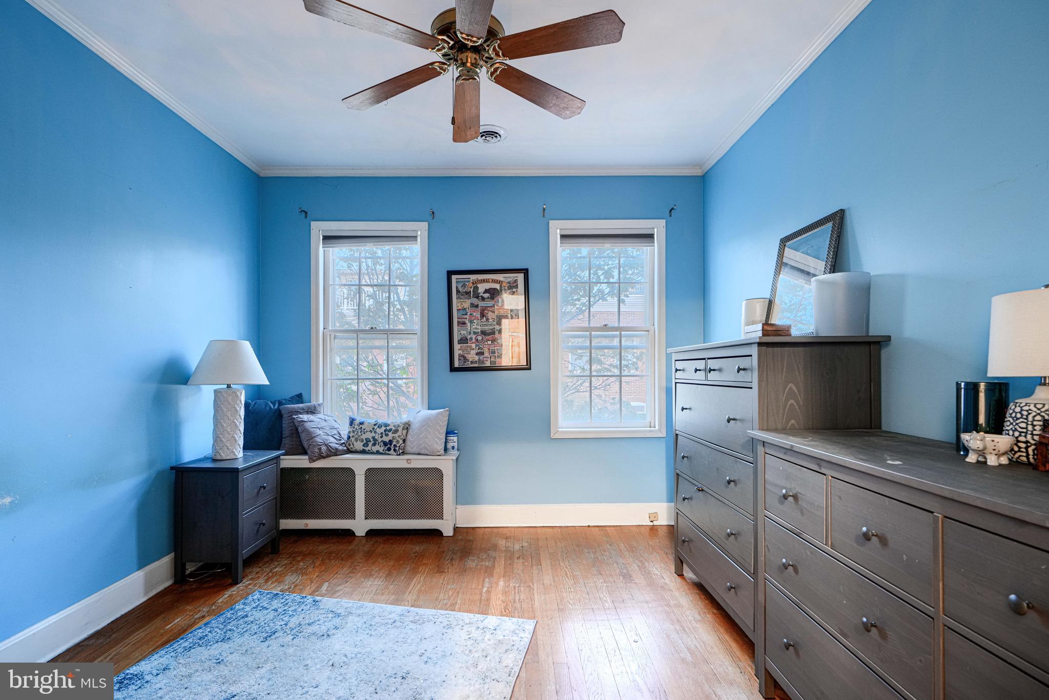 512 South Curley Street Baltimore, MD 21224 - Photo 23 of 29 a living room with furniture and a flat screen tv
