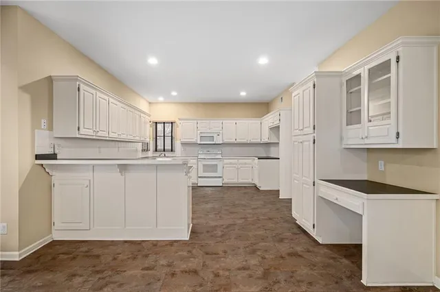 $525,000 | 8031 West 122nd Terrace, Overland Park, KS 66213