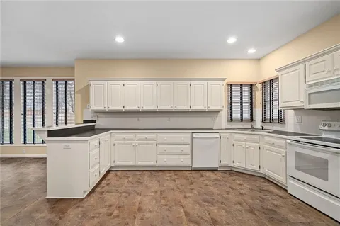 $525,000 | 8031 West 122nd Terrace, Overland Park, KS 66213