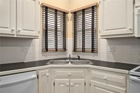 $525,000 | 8031 West 122nd Terrace, Overland Park, KS 66213