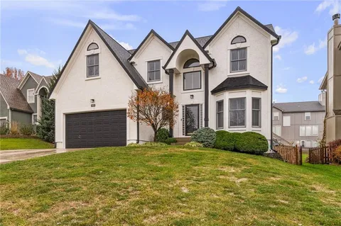 $525,000 | 8031 West 122nd Terrace, Overland Park, KS 66213