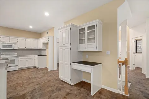 $525,000 | 8031 West 122nd Terrace, Overland Park, KS 66213