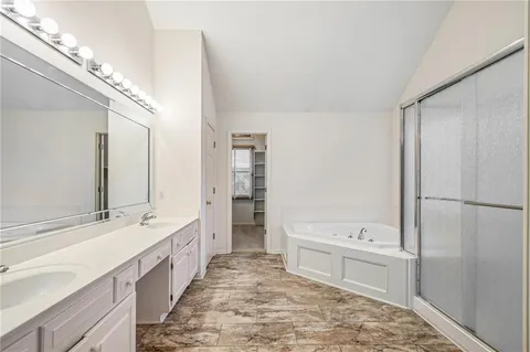 $525,000 | 8031 West 122nd Terrace, Overland Park, KS 66213