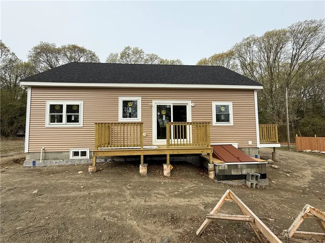 $575,000 | 125 Homestead Avenue, Portsmouth, RI 02872